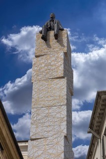 Sculpture Opera by the Italian artists Gianni Lucchesi and Giannoni & Santoni in Piazza De Ferrari,