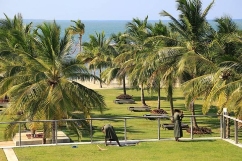 Amaya Beach Resort and Spa hotel, Pasikudah Bay, Eastern Province, Sri Lanka, Asia staff tending