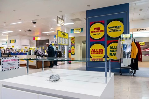 Galeria Kaufhof, Stuttgart city centre Eberhardstrasse. Clearance sale before closing, Stuttgart,