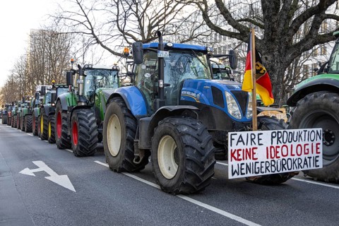 Around 600 farmers drove to the festival hall in Frankfurt am Main on 11 January 2024 as part of