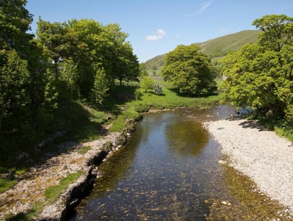 River Wharfe valley, Wharfedale, Kettlewell, Yorkshire Dales national park, England, UK