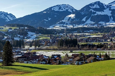 View of Fischen and Fischen-Au, Bolsterlanger Horn in the background, Illertal, Oberallgaeu,