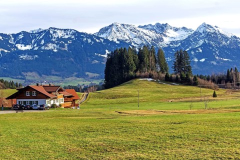 View of Heidelbeerkopf, Schnippenkopf, Entschenkopf and Rubihorn, near Kierwang, Illertal,