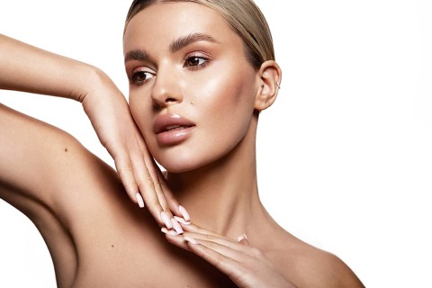 Beauty portrait of model with natural make-up. Fashion shiny highlighter on skin, sexy gloss lips