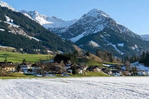 Fischen-Au, behind Entschenkopf and Rubihorn, Illertal, Oberallgaeu, Allgaeu, Bavaria, Germany,