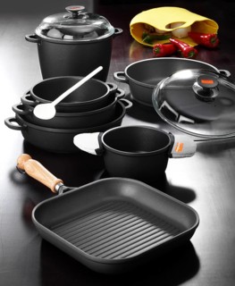 Food, pans, pot, corn on the corn cob, red peppers