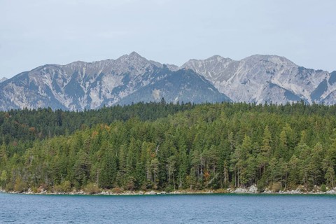 Eibsee lake with Ammergau Alps, Grainau, Werdenfelser Land, Upper Bavaria, Bavaria, Germany, Europe