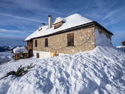 Winter atmosphere, snow-covered landscape, Schafbergalm, near St. Wolfgang am Wolfgangsee,