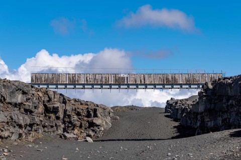 Bridge between the continents crosses the rift valley between the American and European continental