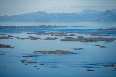 View of the sea with archipelago islands from Svellingsflaket and mountains, from Dronningsvarden
