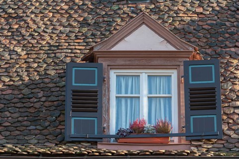 Historic roof, plain tile roofing, window dormer, Wissembourg, Weissenburg, Alsace, France, Europe