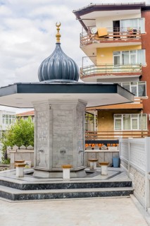 Public ablution fountain in courtyard of urban mosque in Istanbul, Turkiye