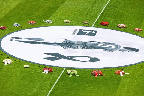 Banner with Franz Beckenbauer and wreaths of flowers, funeral service of FC Bayern Munich for Franz