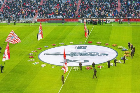 Former national football players bid farewell to Franz Beckenbauer, FC Bayern fan clubs wave flags,