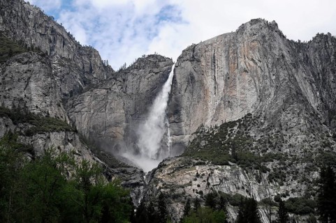 The Lower Yosemite Falls in Yosemite National Park, California, USA, North America