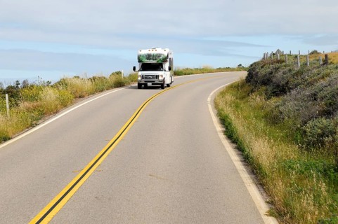 Motorhome, coast near Big Sur, Pacific Ocean, California, USA, North America