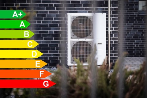 Heat pump hybrid heating in the front garden of a detached house, graphic with energy efficiency