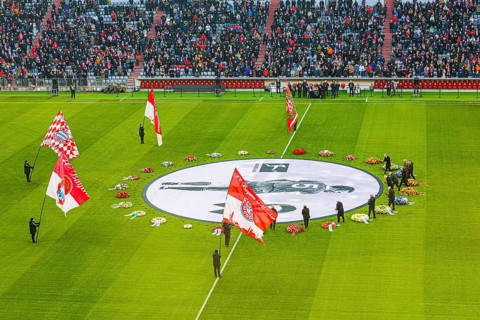 Former national football players bid farewell to Franz Beckenbauer, FC Bayern fan clubs wave flags,