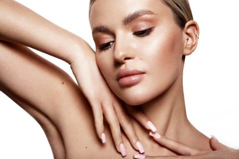 Beauty portrait of model with natural make-up. Fashion shiny highlighter on skin, sexy gloss lips