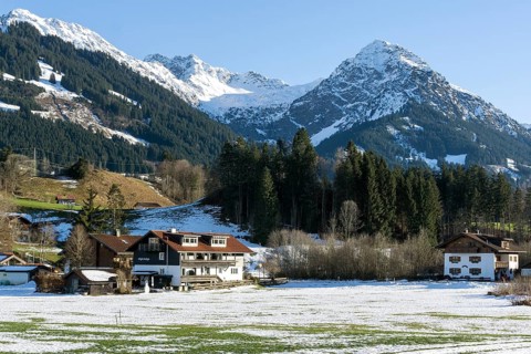 Fischen-Au, behind Entschenkopf and Rubihorn, Illertal, Oberallgaeu, Allgaeu, Bavaria, Germany,