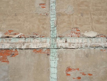 Exposed steel in concrete structure