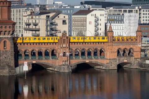 Oberbaum Bridge over the Spree, metro train BVG, Berlin Friedrichshain-Kreuzberg, Berlin, Germany,