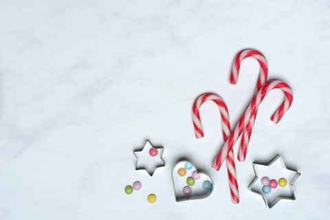 Candy canes and baking moulds, Advent