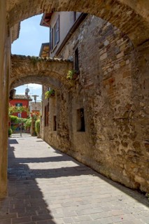 Alley in the old town centre of Sirmione, Lake Garda, Lago di Garda, Lombardy, Italy, Europe