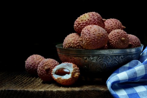Lychee, lychees in peel