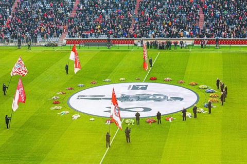 Former national football players bid farewell to Franz Beckenbauer, FC Bayern fan clubs wave flags,