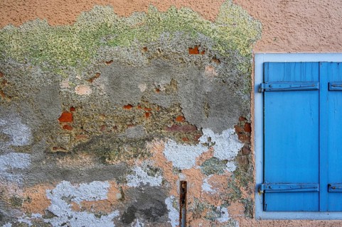 House wall with crumbling plaster and blue shutters, Obergünzburg, Allgäu, Bavaria, Germany, Europe