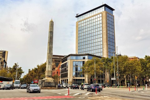 Crossroads Cinc d'Oros with buildings, Deutsche Bank, Obelisk, Gracia, Barcelona, Spain, Europe