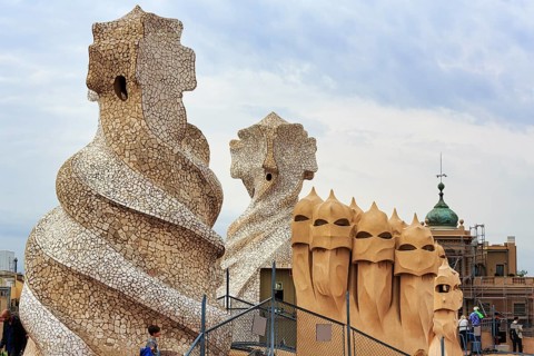 Artfully designed fireplaces, garden of warriors on the large roof terrace, museum, cultural