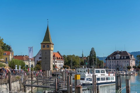 Lindau on Lake Constance, seaport, passenger ship, many holidaymakers, crowd, lakeside promenade,
