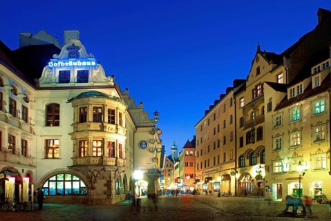 The Hofbräuhaus am Platzl at dusk, blue hour, Munich, Bavaria, Germany, Europe