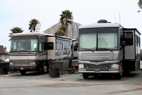 Motorhomes on the beach near Morro Bay, Pacific Ocean, California, USA, North America