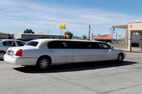 Stretch Limousine LNS Series, petrol station, rest area, California USA