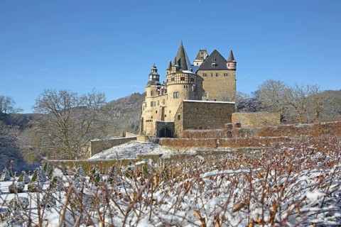 Bürresheim Castle with winter landscape, Mayen, Vulkaneifel, Eifel, Rhineland-Palatinate, Germany,