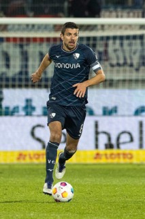 Football match, captain Anthony LOSILLA VFL Bochum on the ball, Voith-Arena football stadium,