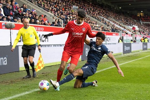 Football match, Fernando DA SILVA Jr. BERNARDO VFL Bochum right. tackles Eren DINKCI 1.FC