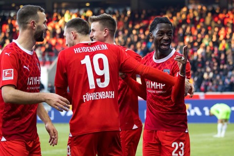 Football match, Omar TRAORE' on the right cheers, he has just scored the 1 to 1 for 1.FC