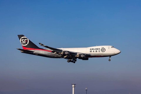 Aircraft approaching Frankfurt Airport, Fraport Airport. B-2422, SF AIRLINES, BOEING 747-4EVERF,