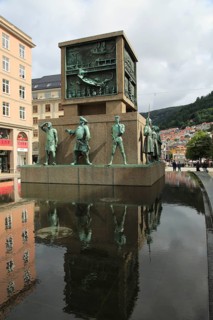 Sjomannsmonumentet, Seaman's Monument, by Dyre Vaa 1950, Torgallmenningen, Bergen, Norway, Europe