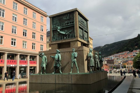 Sjomannsmonumentet, Seaman's Monument, by Dyre Vaa 1950, Torgallmenningen, Bergen, Norway, Europe
