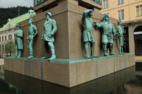 Sjomannsmonumentet, Seaman's Monument, by Dyre Vaa 1950, Torgallmenningen, Bergen, Norway, Europe