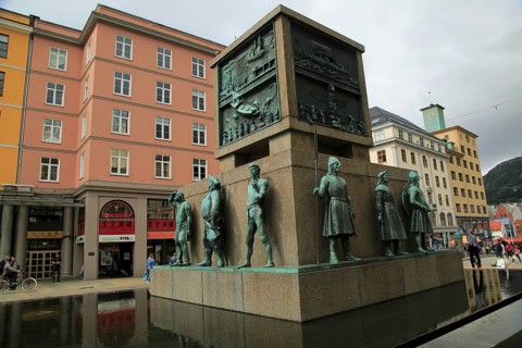 Sjomannsmonumentet, Seaman's Monument, by Dyre Vaa 1950, Torgallmenningen, Bergen, Norway, Europe