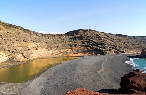 Lago Verde green lake black sand beach, El Golfo, Lanzarote, Canary Islands, Spain, Europe