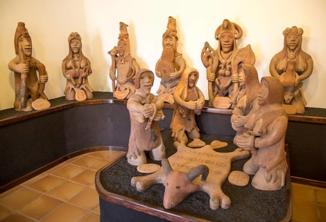 Carved wooden figures, Museum and folklore arts centre, Casa Museo Monumento al Campesino,
