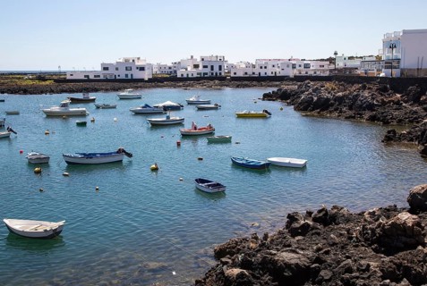 Harbour and white houses in the fishing village of Orzola, Lanzarote, Canary Islands, Spain, Europe