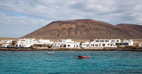 Caleta de Sebo village and Agujas Grandes volcano, La Isla Graciosa, Lanzarote, Canary Islands,